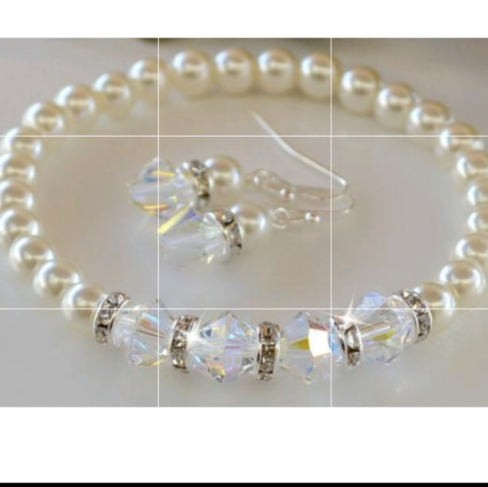 Swarovski Crystals, White Pearls, Matching Earings